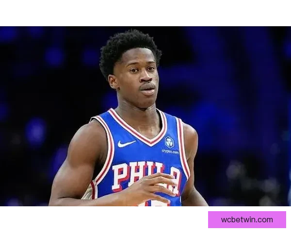 埃奇库姆伤愈复出砍下22分13篮板 76人连续两季横扫爵士 贝利豪取25分